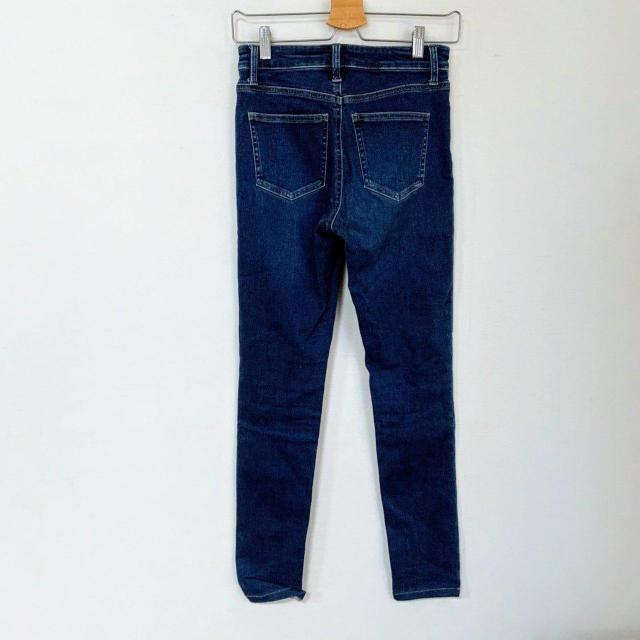 UNIQLOnCCYEgXgb`XW[Y