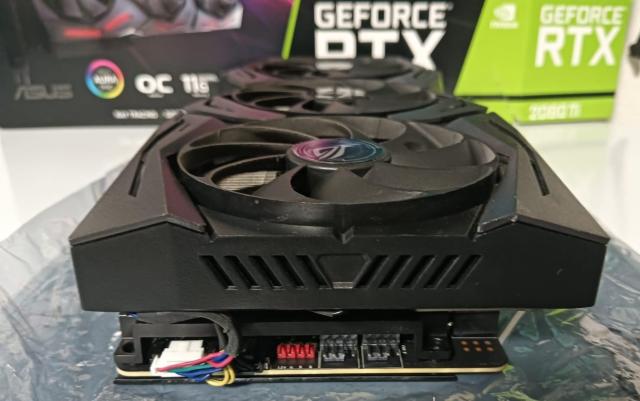 ASUS ROG STRIX GeForce RTX 2080 Ti 11GB  PC{/Ӌ@ 