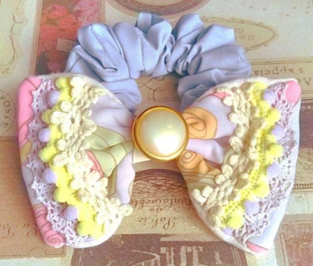 ハンドメイド*・゜不思議柄ガーリーリボンシュシュ < 女性ファッション  ハンドメイド*・゜不思議柄ガーリーリボンシュシュ  < 女性ファッションの