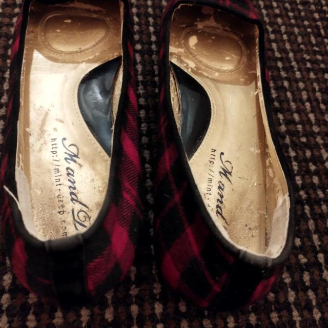 赤×黒チェックツイード タッセル付きオペラパンプス ジャンク難有り リペア必要  < 女性ファッション  赤×黒チェックツイード タッセル付きオペラパンプス ジャンク難有り リペア必要  < 女性ファッションの