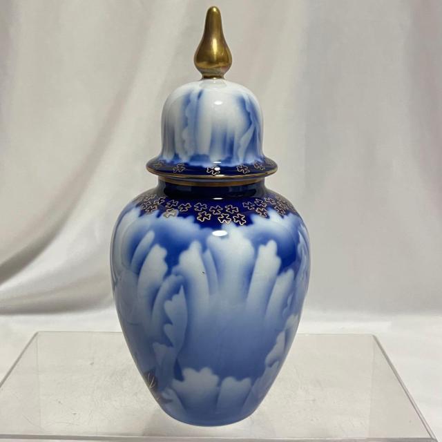 深川製磁 牡丹金ミル 沈香壷 冠付飾壺 染付金彩 18cm 蓋付壷 宮内庁御用達 有田焼 インテリア 染付 染錦 < インテリア/ライフ 深川製磁 牡丹金ミル 沈香壷 冠付飾壺 染付金彩 18cm 蓋付壷 宮内庁御用達 有田焼 インテリア 染付 染錦 < インテリア/ライフの
