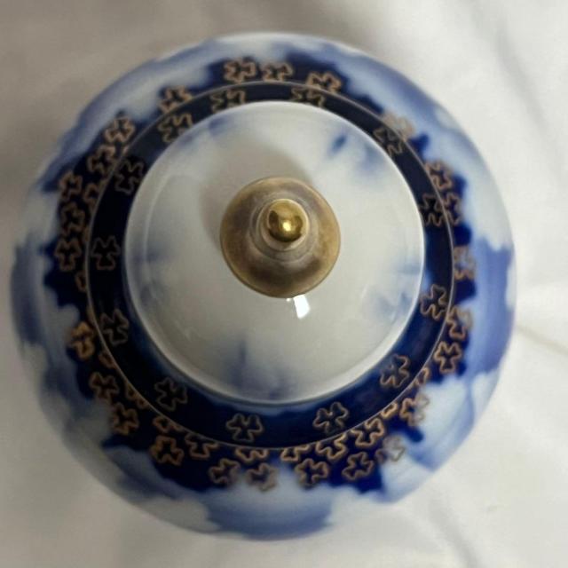 深川製磁 牡丹金ミル 沈香壷 冠付飾壺 染付金彩 18cm 蓋付壷 宮内庁御用達 有田焼 インテリア 染付 染錦 < インテリア/ライフ 深川製磁 牡丹金ミル 沈香壷 冠付飾壺 染付金彩 18cm 蓋付壷 宮内庁御用達 有田焼 インテリア 染付 染錦 < インテリア/ライフの