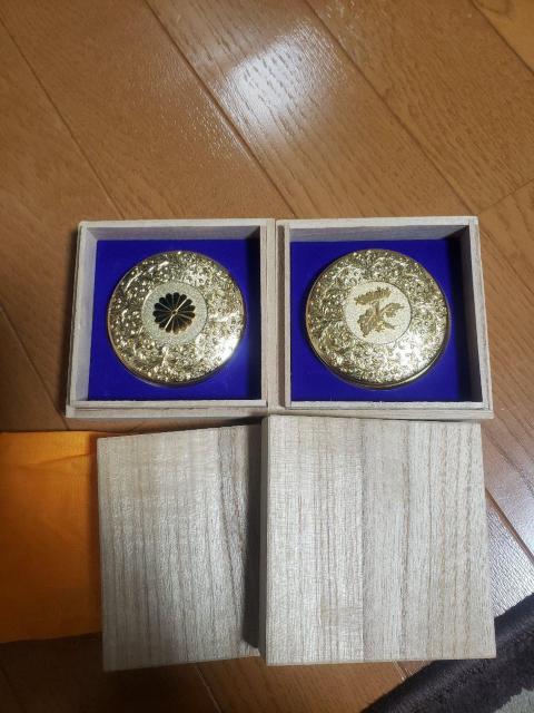 ☆新品未使用☆菊紋様、朱肉と入れ物の2点セット桐箱ケース入り < インテリア/ライフ  ☆新品未使用☆菊紋様、朱肉と入れ物の2点セット桐箱ケース入り  < インテリア/ライフの