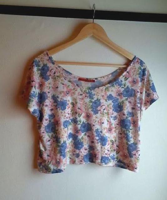 フリーズ マート◆花柄 ショート丈 サラサラ 半袖 Tシャツ Mサイズ < ブランド  フリーズ マート◆花柄 ショート丈 サラサラ 半袖 Tシャツ Mサイズ  < ブランドの