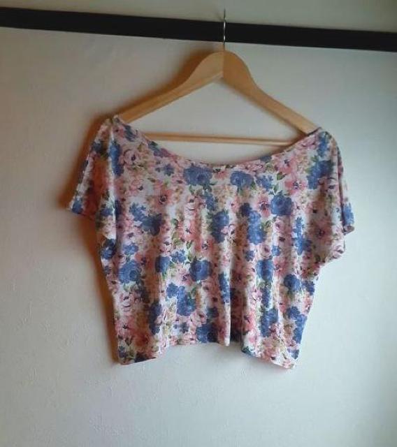 フリーズ マート◆花柄 ショート丈 サラサラ 半袖 Tシャツ Mサイズ < ブランド  フリーズ マート◆花柄 ショート丈 サラサラ 半袖 Tシャツ Mサイズ < ブランドの