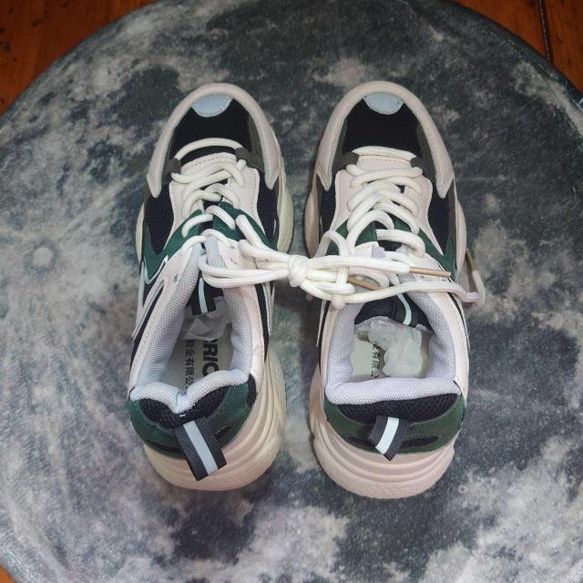 新品 22.5cm レディース スニーカー ブラック シューズ 靴 ローカット < 女性ファッション  新品 22.5cm レディース スニーカー ブラック シューズ 靴 ローカット < 女性ファッションの