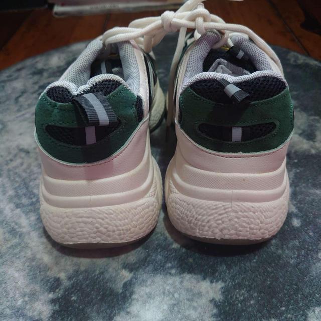 新品 22.5cm レディース スニーカー ブラック シューズ 靴 ローカット < 女性ファッション  新品 22.5cm レディース スニーカー ブラック シューズ 靴 ローカット < 女性ファッションの