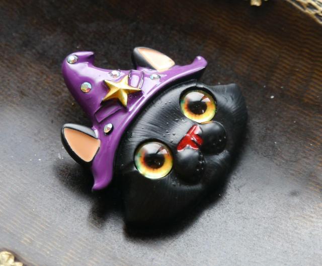 新品アンティーク調ハロウィン使い魔ネコ猫ちゃんブローチ  魔女 魔法使い クラシック ヴィンテージ風 ヴィクトリアン ゴシック < 女性アクセサリー/時計  新品アンティーク調ハロウィン使い魔ネコ猫ちゃんブローチ  魔女 魔法使い クラシック ヴィンテージ風 ヴィクトリアン ゴシック < 女性アクセサリー/時計の