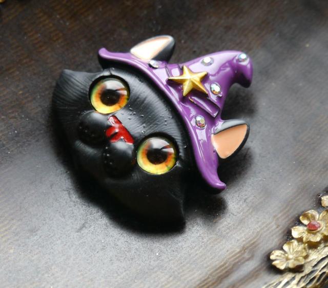 新品アンティーク調ハロウィン使い魔ネコ猫ちゃんブローチ  魔女 魔法使い クラシック ヴィンテージ風 ヴィクトリアン ゴシック < 女性アクセサリー/時計  新品アンティーク調ハロウィン使い魔ネコ猫ちゃんブローチ  魔女 魔法使い クラシック ヴィンテージ風 ヴィクトリアン ゴシック < 女性アクセサリー/時計の
