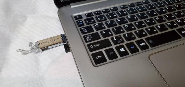 正規 非売品 ブルガリ ブランドロゴエンブレム USBメモリー 2G ゴシックアートリーフ < ブランド  正規 非売品 ブルガリ ブランドロゴエンブレム USBメモリー 2G ゴシックアートリーフ < ブランドの