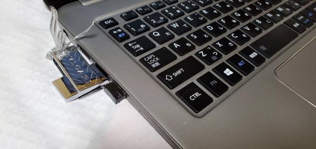 正規 非売品 ブルガリ ブランドロゴエンブレム USBメモリー 2G ゴシックアートリーフ < ブランド  正規 非売品 ブルガリ ブランドロゴエンブレム USBメモリー 2G ゴシックアートリーフ < ブランドの