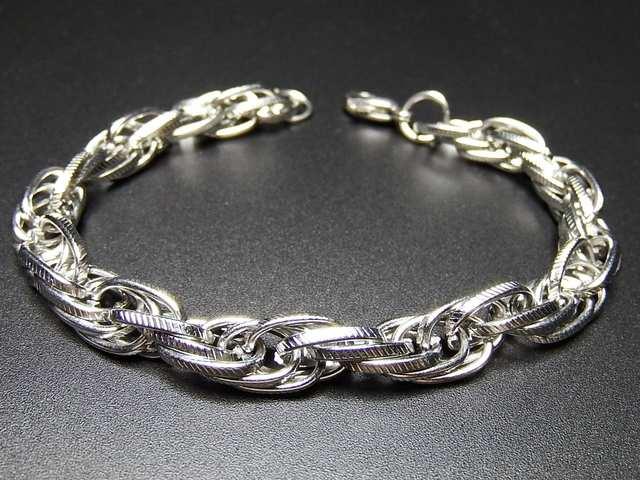 迫力 ステンレス 高級感 幅8mm レースツイスト ブレス < 男性アクセサリー/時計  迫力 ステンレス 高級感 幅8mm レースツイスト ブレス < 男性アクセサリー/時計の