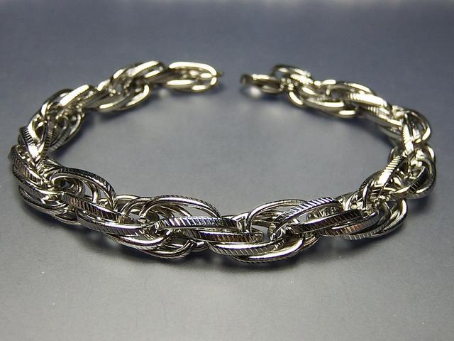 迫力 ステンレス 高級感 幅8mm レースツイスト ブレス < 男性アクセサリー/時計  迫力 ステンレス 高級感 幅8mm レースツイスト ブレス < 男性アクセサリー/時計の