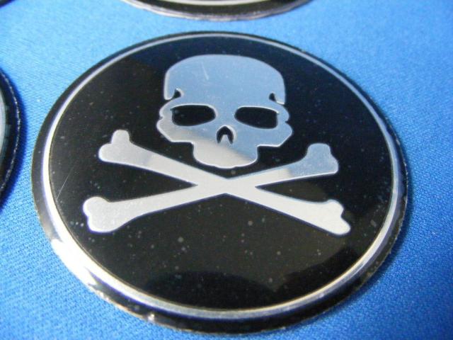● SKULL ドクロ 海賊 アルミホイール専用汎用品 センターデカールSET 直径65mm アルミ製 取付け簡単 新品未開封品● < 自動車/バイク ● SKULL ドクロ 海賊 アルミホイール専用汎用品 センターデカールSET 直径65mm アルミ製 取付け簡単 新品未開封品● < 自動車/バイク