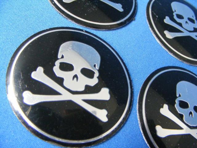 ● SKULL ドクロ 海賊 アルミホイール専用汎用品 センターデカールSET 直径65mm アルミ製 取付け簡単 新品未開封品● < 自動車/バイク ● SKULL ドクロ 海賊 アルミホイール専用汎用品 センターデカールSET 直径65mm アルミ製 取付け簡単 新品未開封品● < 自動車/バイク