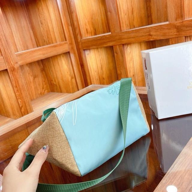 スターバックス トートバッグ ハンドバッグ スタバ 海外限定 磁石止め式 ショルダーバッグ ブルー < 女性ファッション  スターバックス トートバッグ ハンドバッグ スタバ 海外限定 磁石止め式 ショルダーバッグ ブルー < 女性ファッションの
