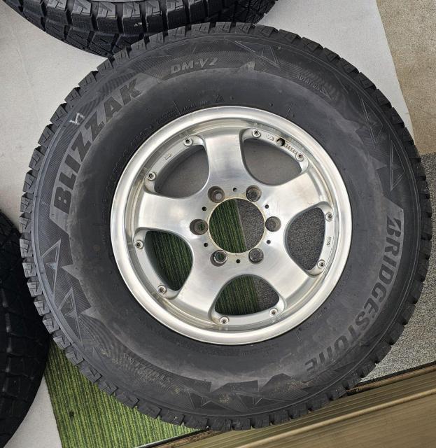 PTH アルミホイール16インチ7J+25 PCD139.7 スタッドレスタイヤ付き4本セツトブリヂストン ブリザックDM V2 < 自動車/バイク PTH アルミホイール16インチ7J+25 PCD139.7 スタッドレスタイヤ付き4本セツトブリヂストン ブリザックDM V2 < 自動車/バイク