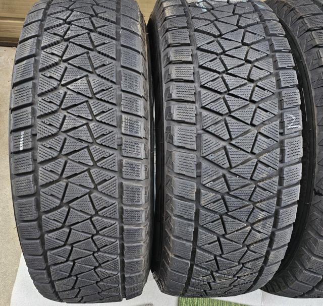 PTH アルミホイール16インチ7J+25 PCD139.7 スタッドレスタイヤ付き4本セツトブリヂストン ブリザックDM V2 < 自動車/バイク PTH アルミホイール16インチ7J+25 PCD139.7 スタッドレスタイヤ付き4本セツトブリヂストン ブリザックDM V2 < 自動車/バイク