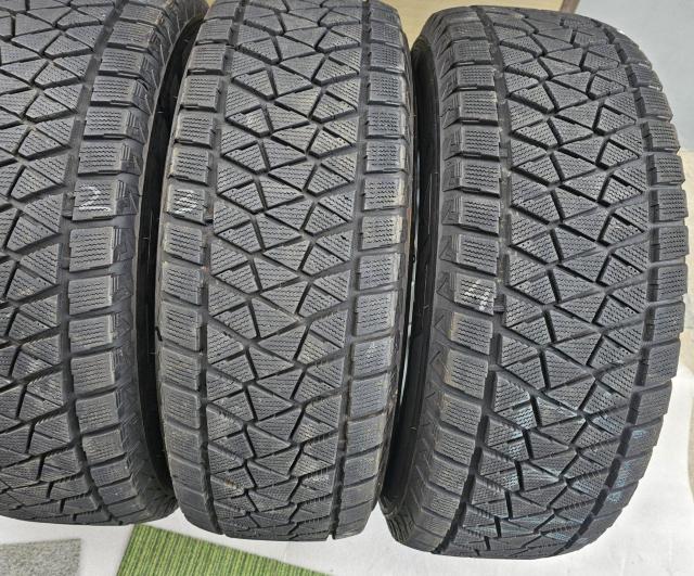 PTH アルミホイール16インチ7J+25 PCD139.7 スタッドレスタイヤ付き4本セツトブリヂストン ブリザックDM V2 < 自動車/バイク PTH アルミホイール16インチ7J+25 PCD139.7 スタッドレスタイヤ付き4本セツトブリヂストン ブリザックDM V2 < 自動車/バイク