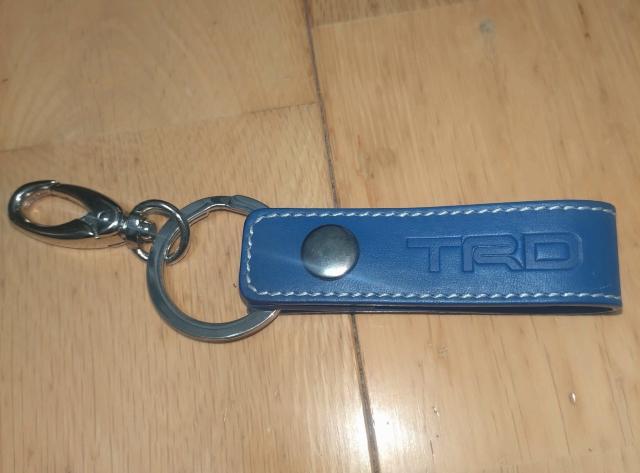 中古 トヨタ TRD カラビナ付キーリング ブルー 08235ーSP077ーBL < 自動車/バイク 中古 トヨタ TRD カラビナ付キーリング ブルー 08235ーSP077ーBL < 自動車/バイク