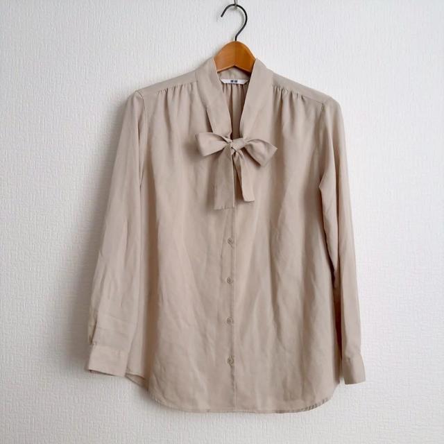 ◆UNIQLO/ユニクロ◆レーヨンボウタイブラウス長袖★ベージュS*オフィスコーデ*美品♪ < ブランド  ◆UNIQLO/ユニクロ◆レーヨンボウタイブラウス長袖★ベージュS*オフィスコーデ*美品♪ < ブランドの