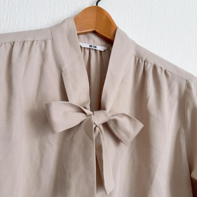 ◆UNIQLO/ユニクロ◆レーヨンボウタイブラウス長袖★ベージュS*オフィスコーデ*美品♪ < ブランド  ◆UNIQLO/ユニクロ◆レーヨンボウタイブラウス長袖★ベージュS*オフィスコーデ*美品♪ < ブランドの