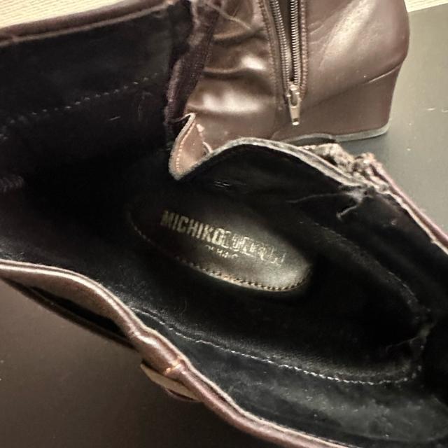 �yMICHIKO LONDON�z���U�[ �V���[�g�u�[�c M�T�C�Y �� �����t�@�b�V������ 