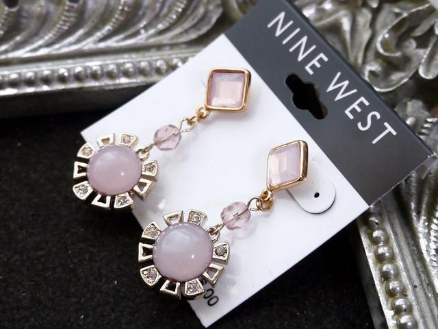 新品 NINE WEST アンティーク調ピンクストーンピアス < ブランド  新品 NINE WEST アンティーク調ピンクストーンピアス < ブランドの