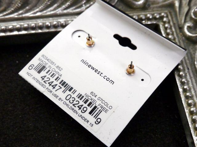 新品 NINE WEST アンティーク調ピンクストーンピアス < ブランド  新品 NINE WEST アンティーク調ピンクストーンピアス < ブランドの