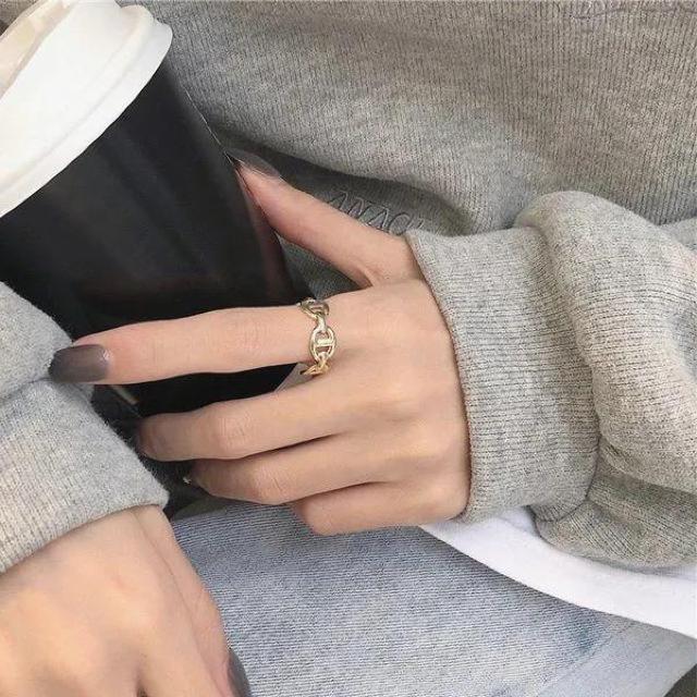 アンカーチェーンリング 指輪●フリーサイズ●Goldゴールド < 女性アクセサリー/時計 アンカーチェーンリング 指輪●フリーサイズ●Goldゴールド < 女性アクセサリー/時計の