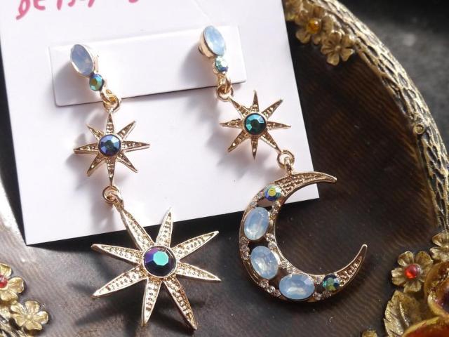 新品 ゴスロリ姫系 アンティーク調ゴシックゆらゆら月と星のピアス BETSEY JOHNSON < 女性アクセサリー/時計 新品 ゴスロリ姫系 アンティーク調ゴシックゆらゆら月と星のピアス BETSEY JOHNSON < 女性アクセサリー/時計の