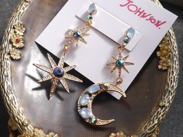 新品 ゴスロリ姫系 アンティーク調ゴシックゆらゆら月と星のピアス BETSEY JOHNSON < 女性アクセサリー/時計 新品 ゴスロリ姫系 アンティーク調ゴシックゆらゆら月と星のピアス BETSEY JOHNSON < 女性アクセサリー/時計の