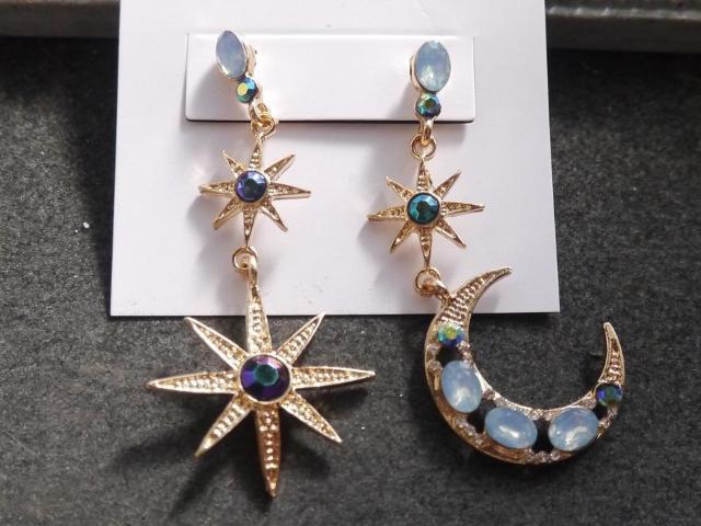 新品 ゴスロリ姫系 アンティーク調ゴシックゆらゆら月と星のピアス BETSEY JOHNSON < 女性アクセサリー/時計 新品 ゴスロリ姫系 アンティーク調ゴシックゆらゆら月と星のピアス BETSEY JOHNSON < 女性アクセサリー/時計の