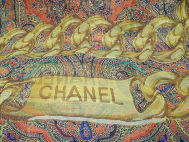 CHANEL シャネル ゴールドチェーン ペイズリー柄 シルク100% 大判スカーフ<USED>【送料無料】 < ブランド CHANEL シャネル ゴールドチェーン ペイズリー柄 シルク100% 大判スカーフ<USED>【送料無料】 < ブランドの