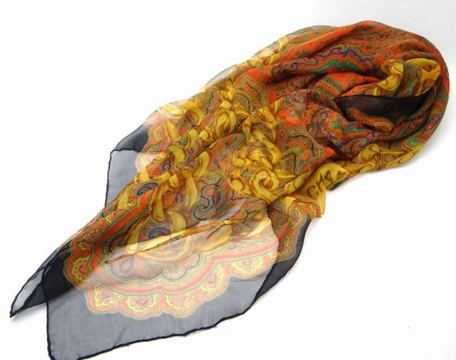 CHANEL シャネル ゴールドチェーン ペイズリー柄 シルク100% 大判スカーフ<USED>【送料無料】 < ブランド CHANEL シャネル ゴールドチェーン ペイズリー柄 シルク100% 大判スカーフ<USED>【送料無料】 < ブランドの