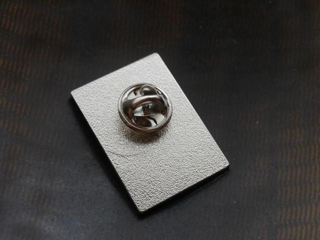 新品 やらかしたハチワレ猫 ピンブローチ ピンバッジ ピンズ < 女性アクセサリー/時計  新品 やらかしたハチワレ猫 ピンブローチ ピンバッジ ピンズ < 女性アクセサリー/時計の
