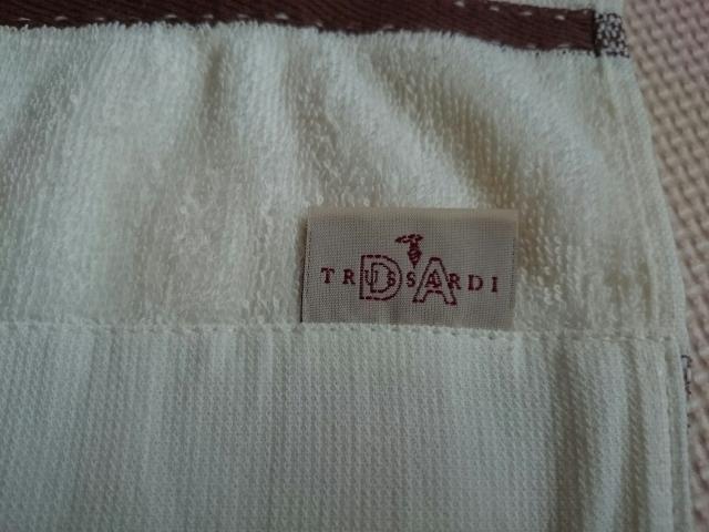 新品☆TRUSSARDI★ハンドタオル☆ホワイト×ブラウン★ < インテリア/ライフ  新品☆TRUSSARDI★ハンドタオル☆ホワイト×ブラウン★ < インテリア/ライフの