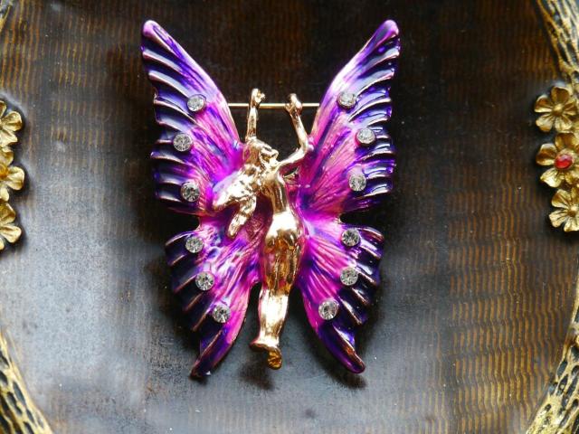 新品アンティーク調きらきらストーン妖精フェアリー蝶ブローチ < 女性アクセサリー/時計 新品アンティーク調きらきらストーン妖精フェアリー蝶ブローチ < 女性アクセサリー/時計の