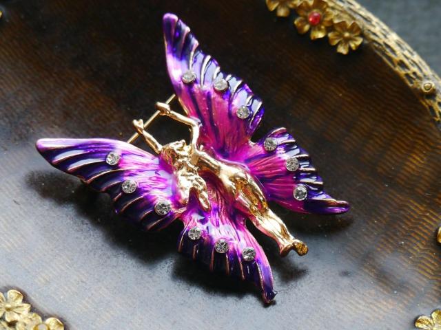 新品アンティーク調きらきらストーン妖精フェアリー蝶ブローチ < 女性アクセサリー/時計 新品アンティーク調きらきらストーン妖精フェアリー蝶ブローチ < 女性アクセサリー/時計の
