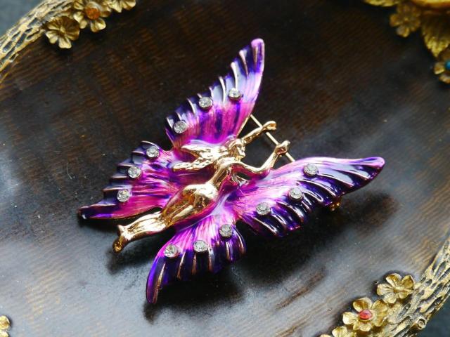 新品アンティーク調きらきらストーン妖精フェアリー蝶ブローチ < 女性アクセサリー/時計 新品アンティーク調きらきらストーン妖精フェアリー蝶ブローチ < 女性アクセサリー/時計の