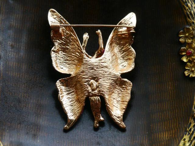 新品アンティーク調きらきらストーン妖精フェアリー蝶ブローチ < 女性アクセサリー/時計 新品アンティーク調きらきらストーン妖精フェアリー蝶ブローチ < 女性アクセサリー/時計の