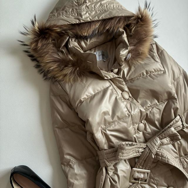 ◆美品◆LITIRA◆ラクーンファー◆ロングダウンコート◆シャンパンベージュ◆M < 女性ファッション ◆美品◆LITIRA◆ラクーンファー◆ロングダウンコート◆シャンパンベージュ◆M < 女性ファッションの