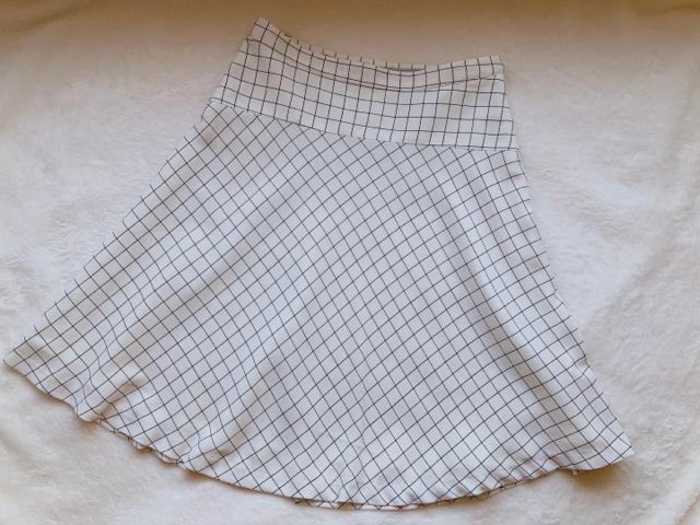 WASHABLE LES MUES フレア 総柄 フォーマル スカート S 白 N2m < 女性ファッション  WASHABLE LES MUES フレア 総柄 フォーマル スカート S 白 N2m  < 女性ファッションの