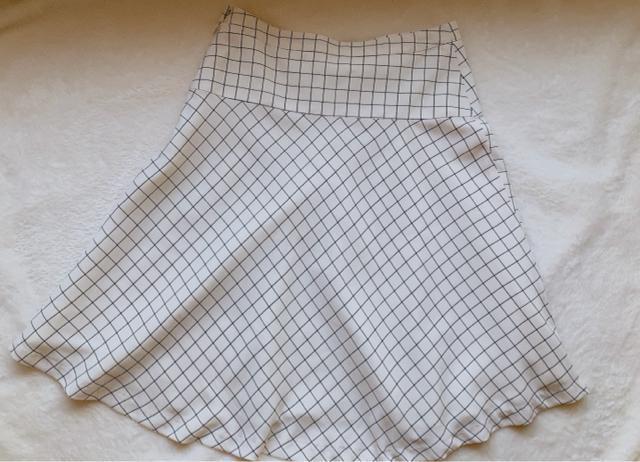 WASHABLE LES MUES フレア 総柄 フォーマル スカート S 白 N2m < 女性ファッション  WASHABLE LES MUES フレア 総柄 フォーマル スカート S 白 N2m < 女性ファッションの