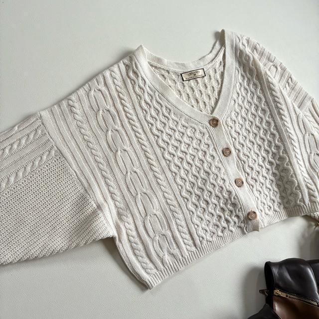 ◆極美品◆ケーブルショート丈長袖ニットカーディガン◆アイボリーホワイト◆大きめ < 女性ファッション ◆極美品◆ケーブルショート丈長袖ニットカーディガン◆アイボリーホワイト◆大きめ < 女性ファッションの