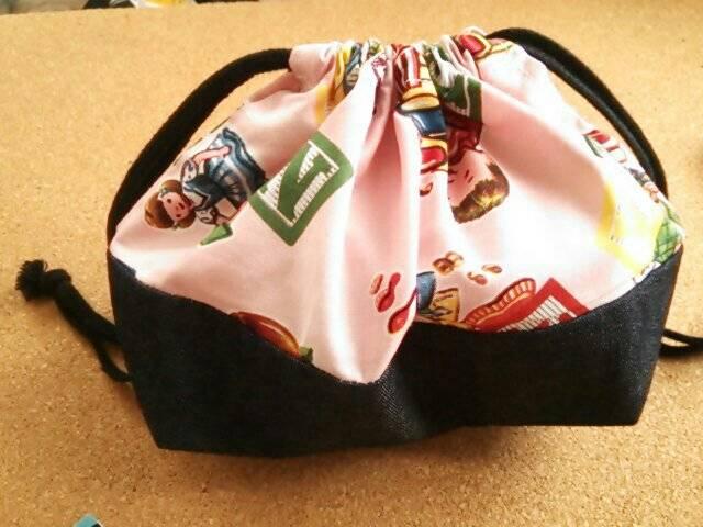 ハンドメイド レトロ柄お弁当 巾着 < キッズ/ベビー  ハンドメイド レトロ柄お弁当 巾着 < キッズ/ベビーの