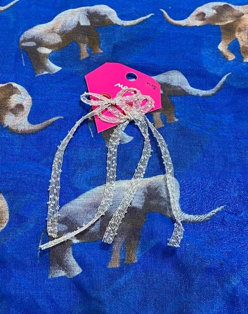 ロングリボンレースピアス シルバー系 < 女性アクセサリー/時計  ロングリボンレースピアス シルバー系  < 女性アクセサリー/時計の