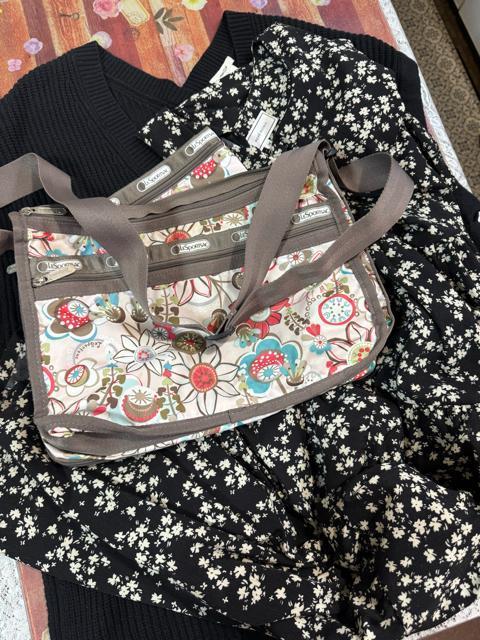 感謝を込めて★LeSportsacショルダー・ポーチ★ロペピクニックワンピ・studio clipニットベスト★1000円スタート < ブランド 感謝を込めて★LeSportsacショルダー・ポーチ★ロペピクニックワンピ・studio clipニットベスト★1000円スタート < ブランドの