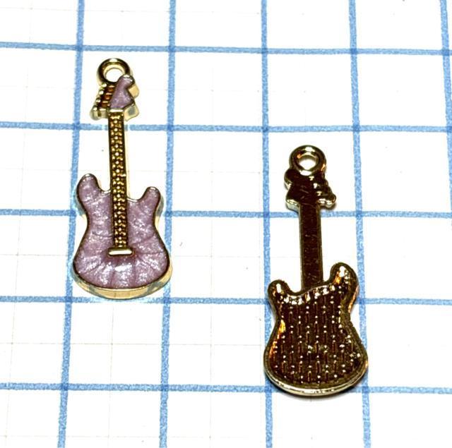5067 淡い紫色のエレキギター 4個 金属パーツ アクセサリーチャーム ハンドメイド 楽器 音楽 エナメル < ペット/手芸/園芸 5067 淡い紫色のエレキギター 4個 金属パーツ アクセサリーチャーム ハンドメイド 楽器 音楽 エナメル < ペット/手芸/園芸の