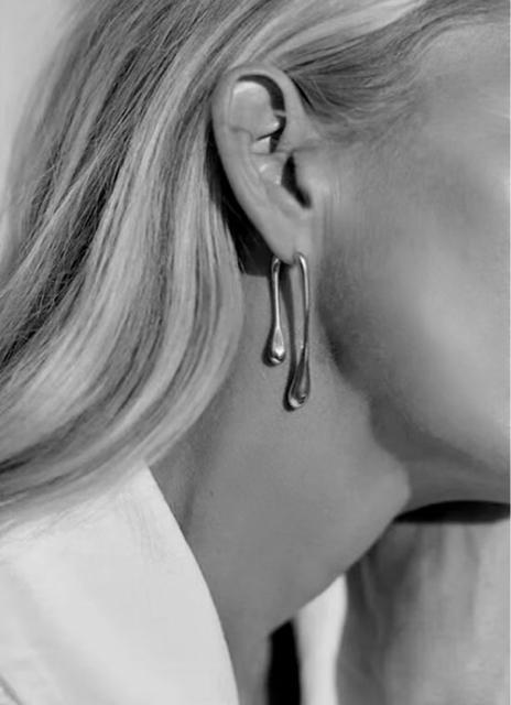 定価2,100円【新品】ウォータードロップメタルピアス●ゴールド < 女性アクセサリー/時計 定価2,100円【新品】ウォータードロップメタルピアス●ゴールド < 女性アクセサリー/時計の